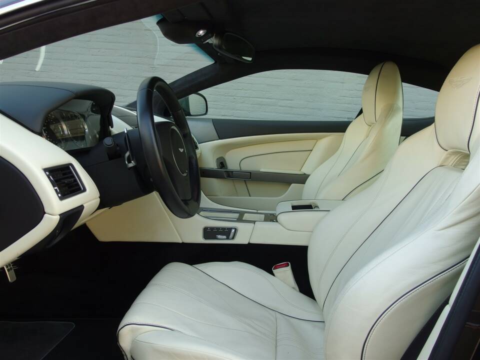Immagine 57/97 di Aston Martin Virage (2011)