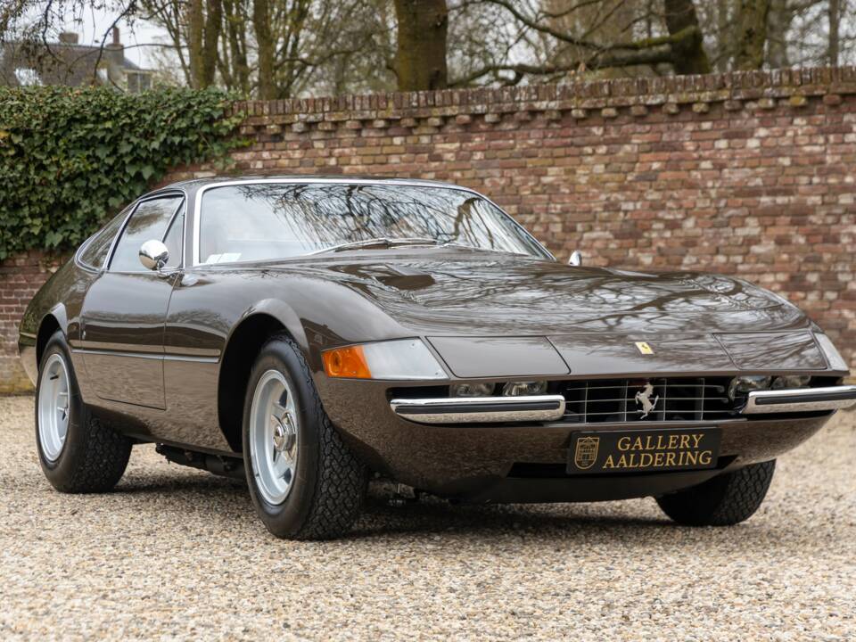 Image 45/50 de Ferrari 365 GTB/4 Daytona (1974)