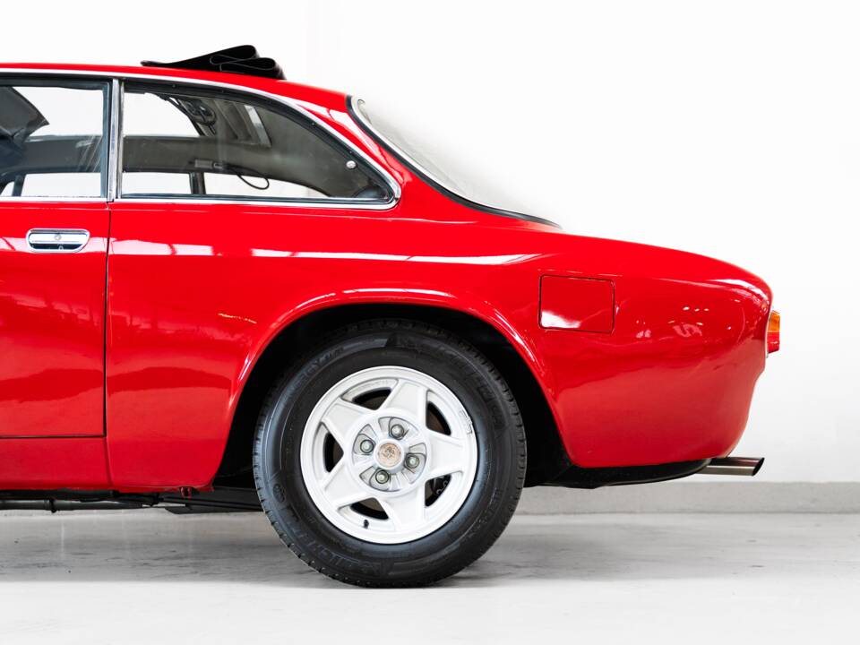 Bild 28/32 von Alfa Romeo Giulia 1600 GT Junior (1972)