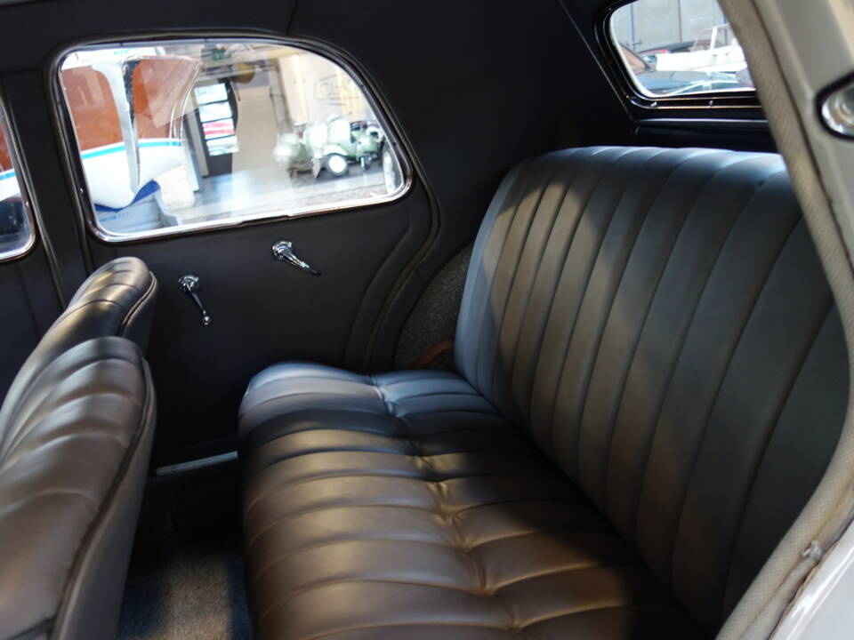Afbeelding 16/30 van Citroën Traction Avant 7 C (1935)