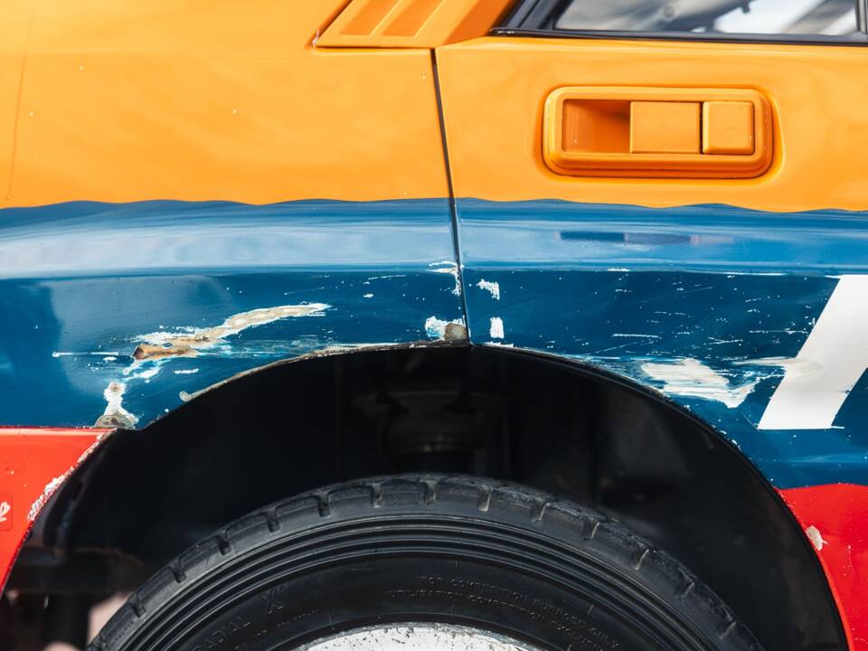Image 22/28 of Lancia Delta HF Integrale Evoluzione I (1991)