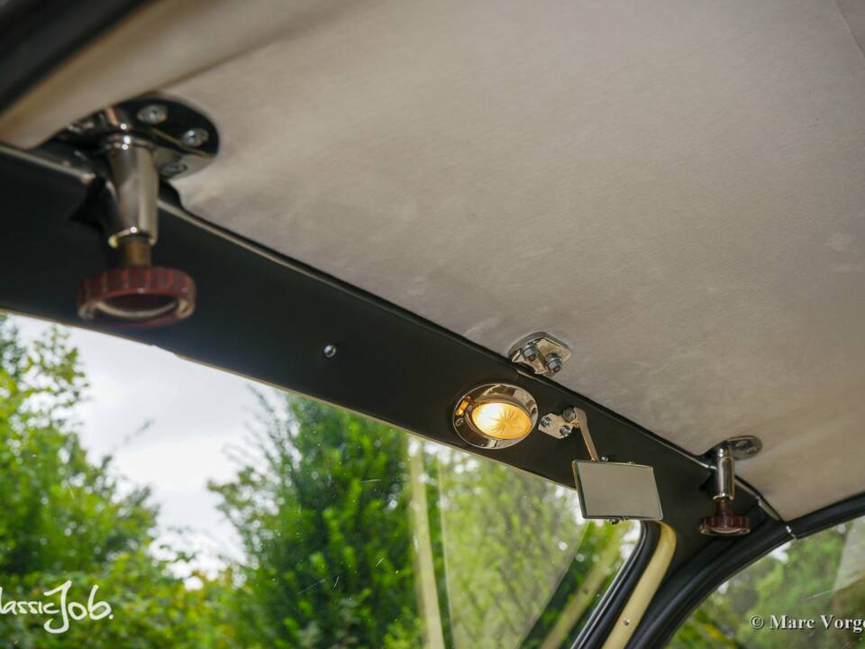 Image 21/47 of Peugeot 402 Eclipse (1935)