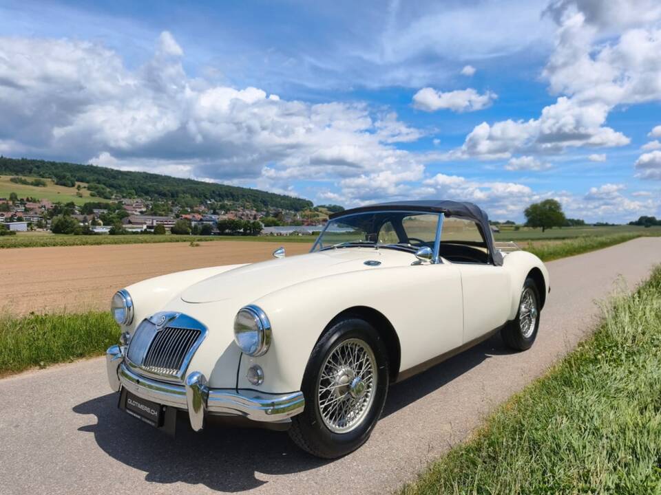 Image 5/27 of MG MGA 1500 (1958)