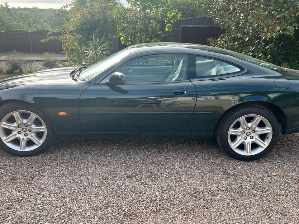 Image 4/18 of Jaguar XK8 4.0 (1998)