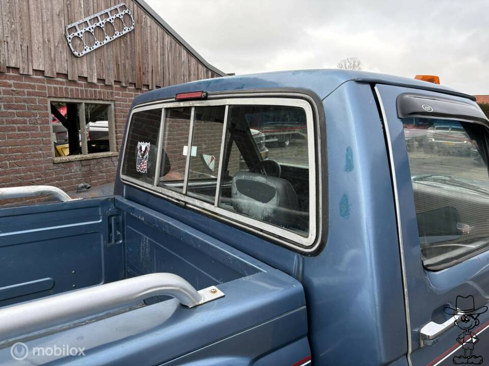 Image 21/42 of Ford F-150 XL (1982)