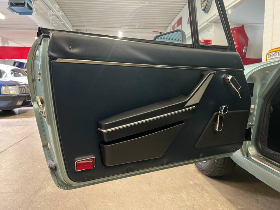 Immagine 5/20 di Alfa Romeo 2.0 Spider (1983)