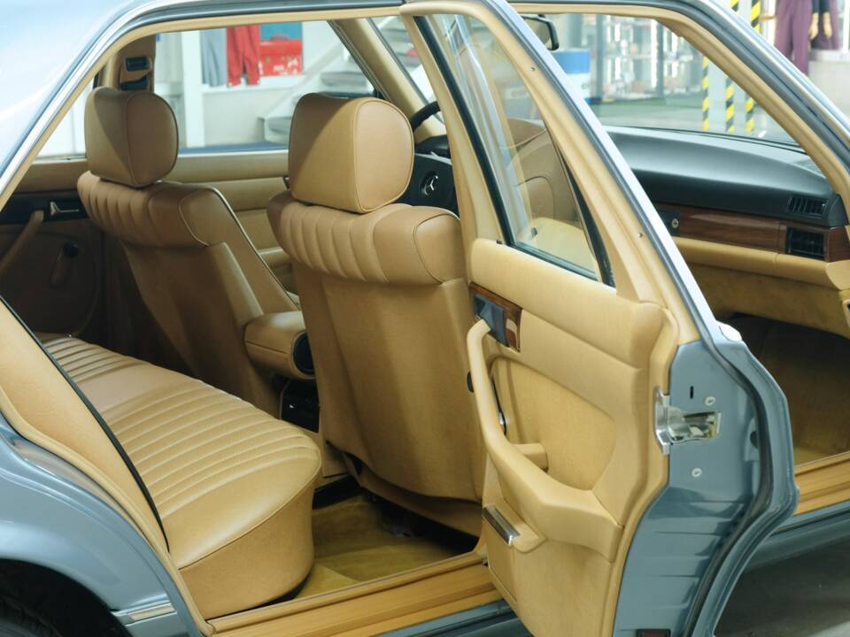 Bild 30/50 von Mercedes-Benz 420 SE (1988)