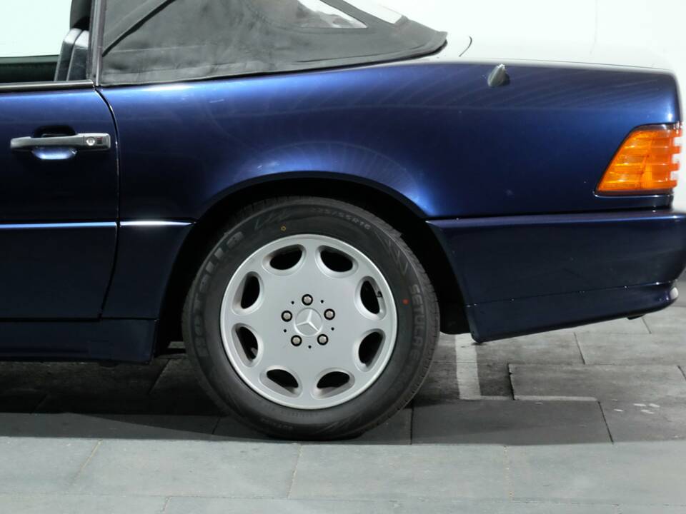 Image 21/33 de Mercedes-Benz 500 SL (1990)