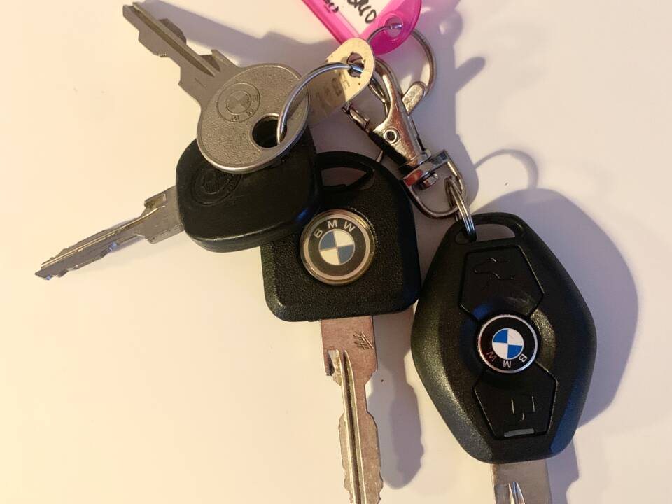 Bild 36/50 von BMW 325i (1989)