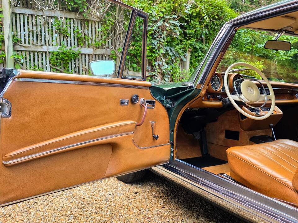 Bild 14/72 von Mercedes-Benz 280 SE 3,5 (1970)