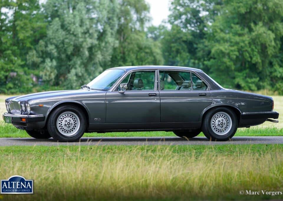 Image 13/57 de Jaguar XJ 12 (1986)