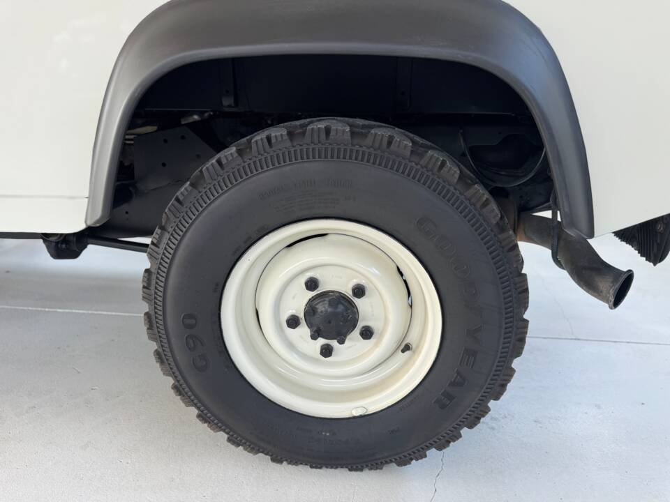 Bild 43/61 von Land Rover Defender 90 Td5 (2000)