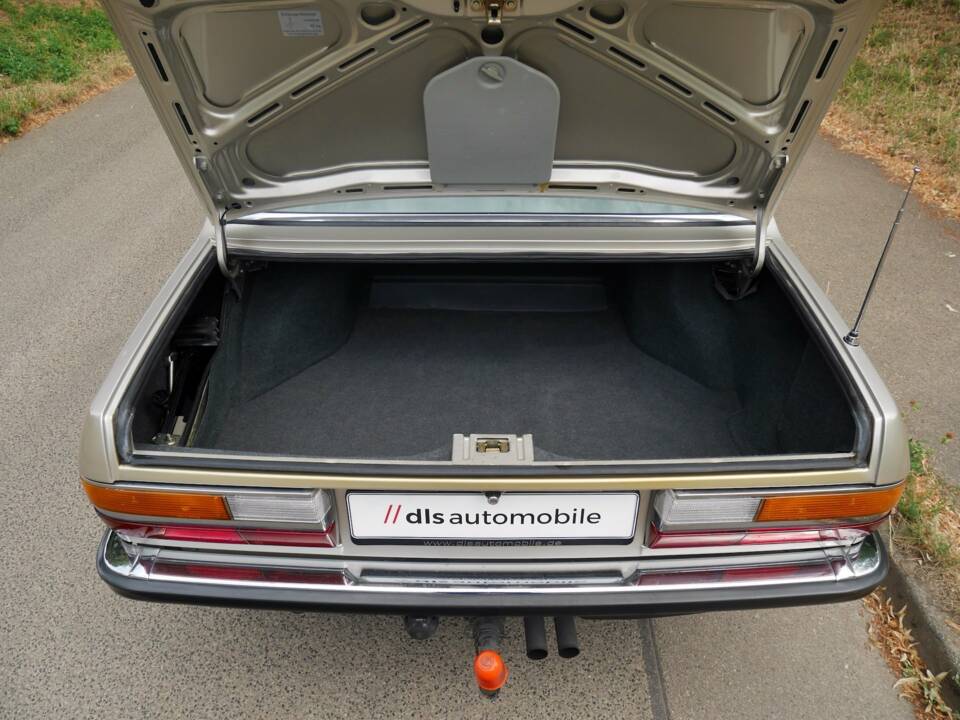 Image 23/42 of BMW 528i (1900)