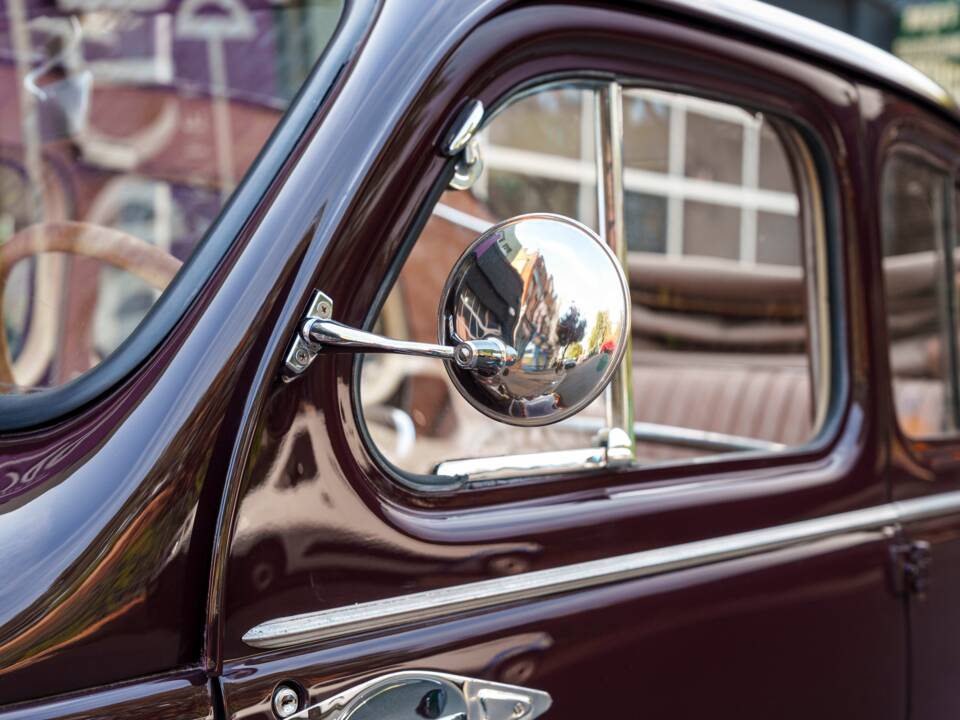 Immagine 14/33 di Renault 4 CV Décapotable (1951)