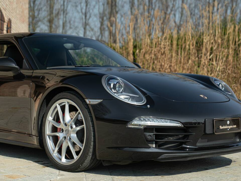 Image 9/50 of Porsche 911 Carrera 4S (2015)