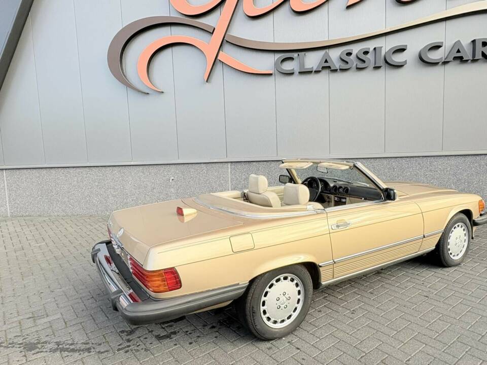 Image 9/50 of Mercedes-Benz 560 SL (1987)