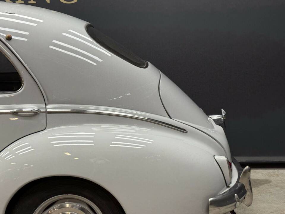 Bild 22/50 von Peugeot 203 C (1960)