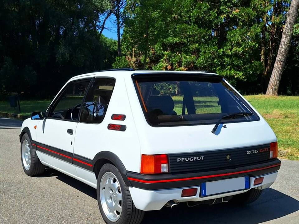 Image 2/14 of Peugeot 205 GTi 1.9 (1989)