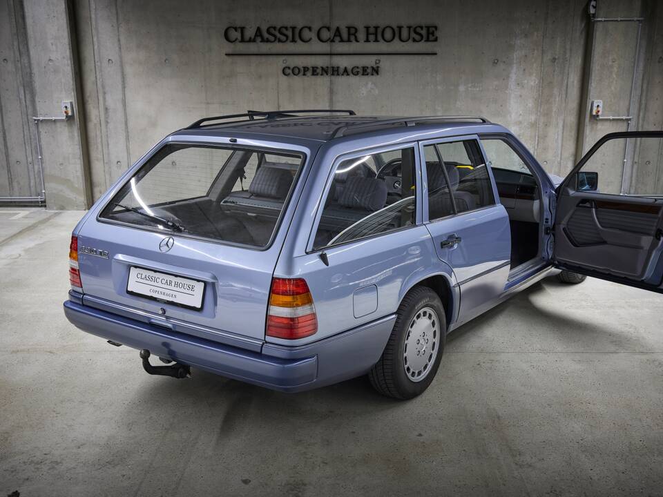 Image 27/100 of Mercedes-Benz 230 TE (1990)