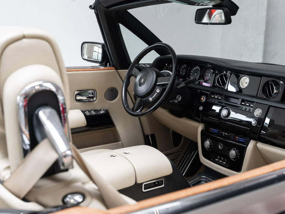 Image 13/36 of Rolls-Royce Phantom DHC (2008)