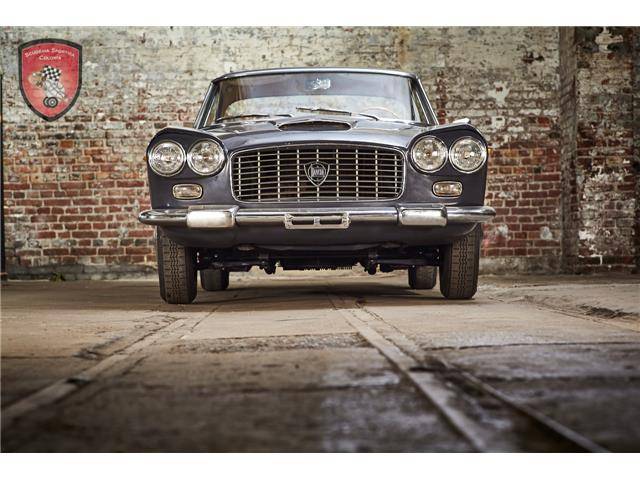 Image 2/15 de Lancia Flaminia GT 2.5 3C Touring (1962)