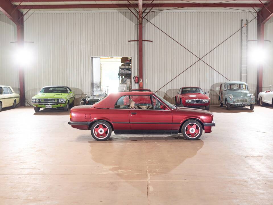 Image 5/45 of BMW 320i (1990)