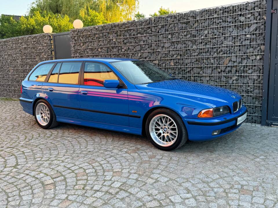 Image 76/100 of BMW 540i Touring (1998)