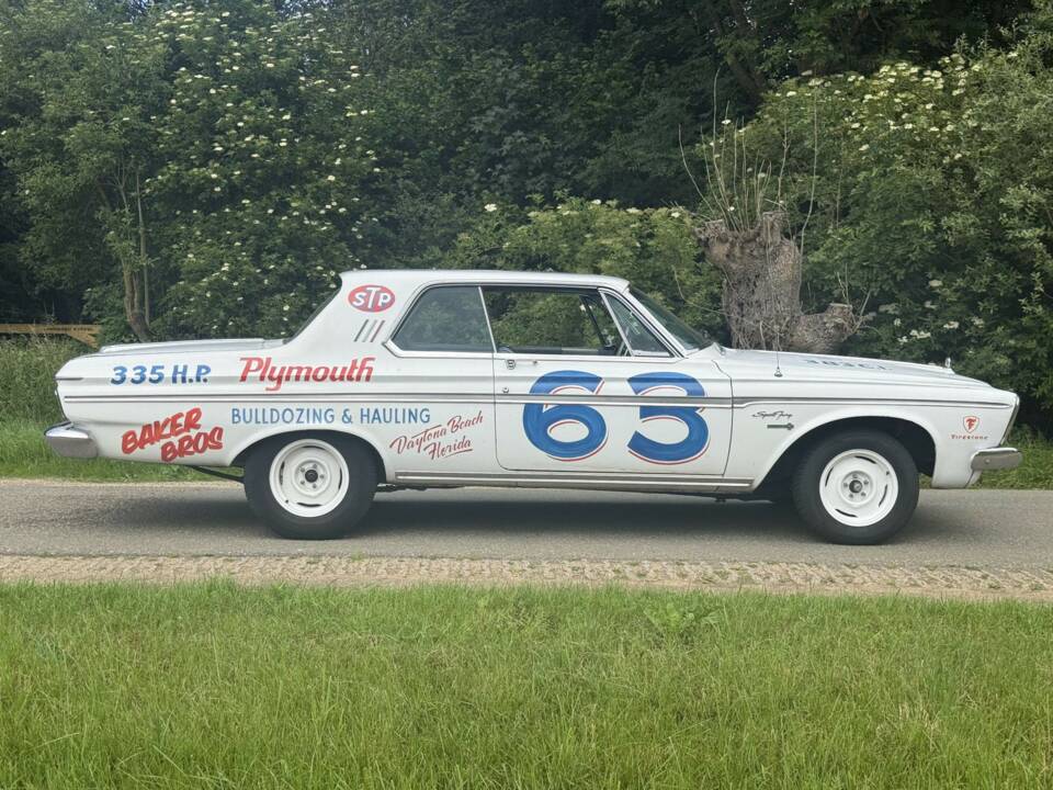 Image 5/22 of Plymouth Sport Fury (1963)