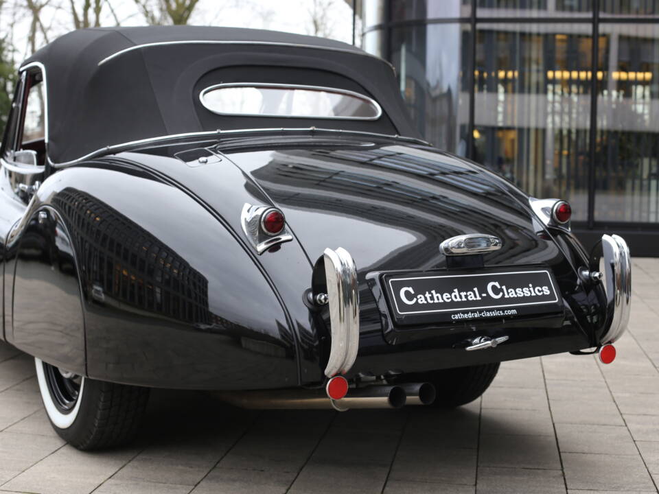 Image 3/40 of Jaguar XK 120 DHC (1953)