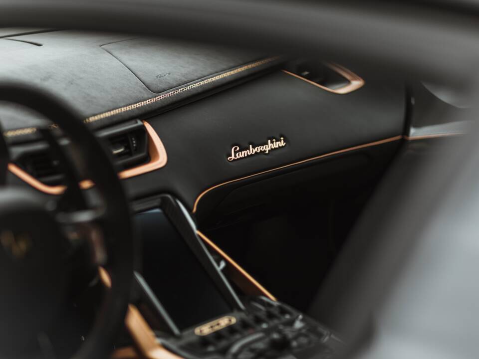 Image 37/68 of Lamborghini Sián FKP 37 (2021)