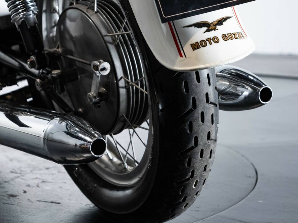 Immagine 27/30 di Moto Guzzi V 7 (1967)