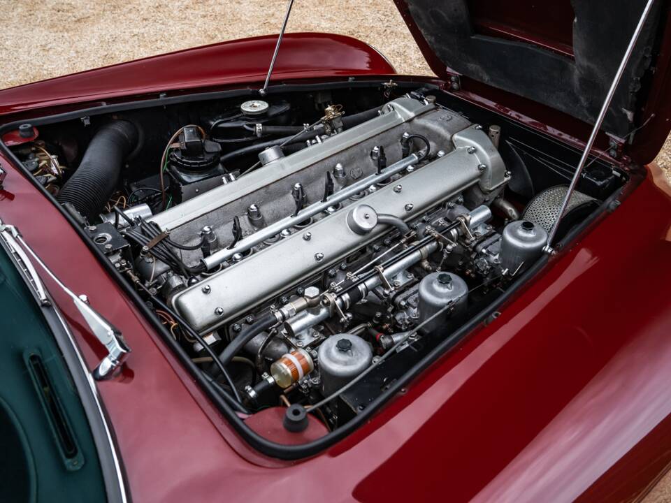 Bild 34/39 von Aston Martin DB 6 (1967)