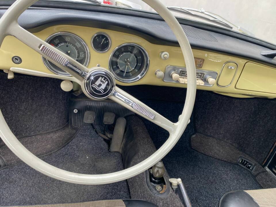 Image 19/26 of Volkswagen Karmann Ghia 1200 (1963)