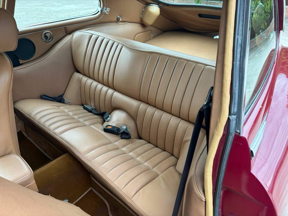 Afbeelding 20/25 van Jaguar E-Type V12 (2+2) (1972)