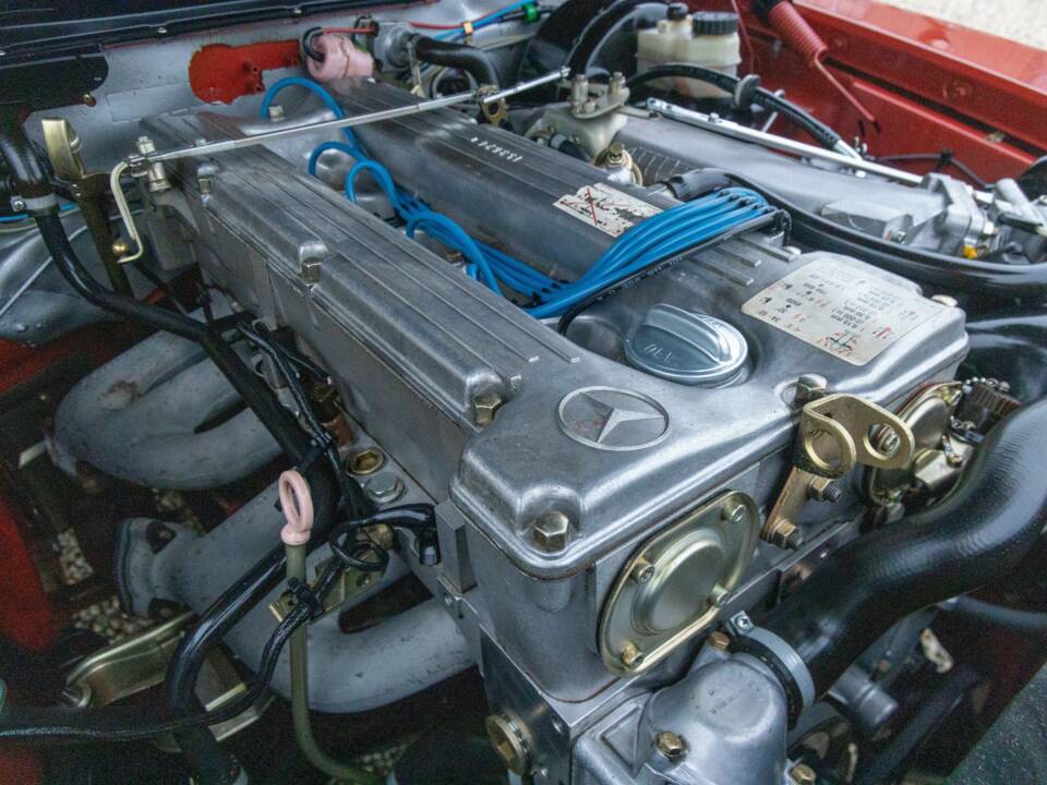 Bild 38/50 von Mercedes-Benz 280 SLC (1975)