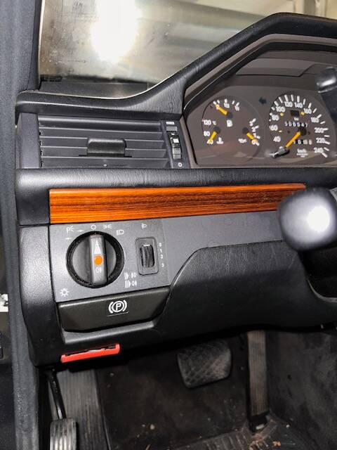 Image 18/21 of Mercedes-Benz 220 TE (1993)