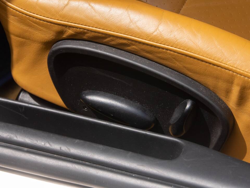 Immagine 16/50 di Porsche Boxster (2004)