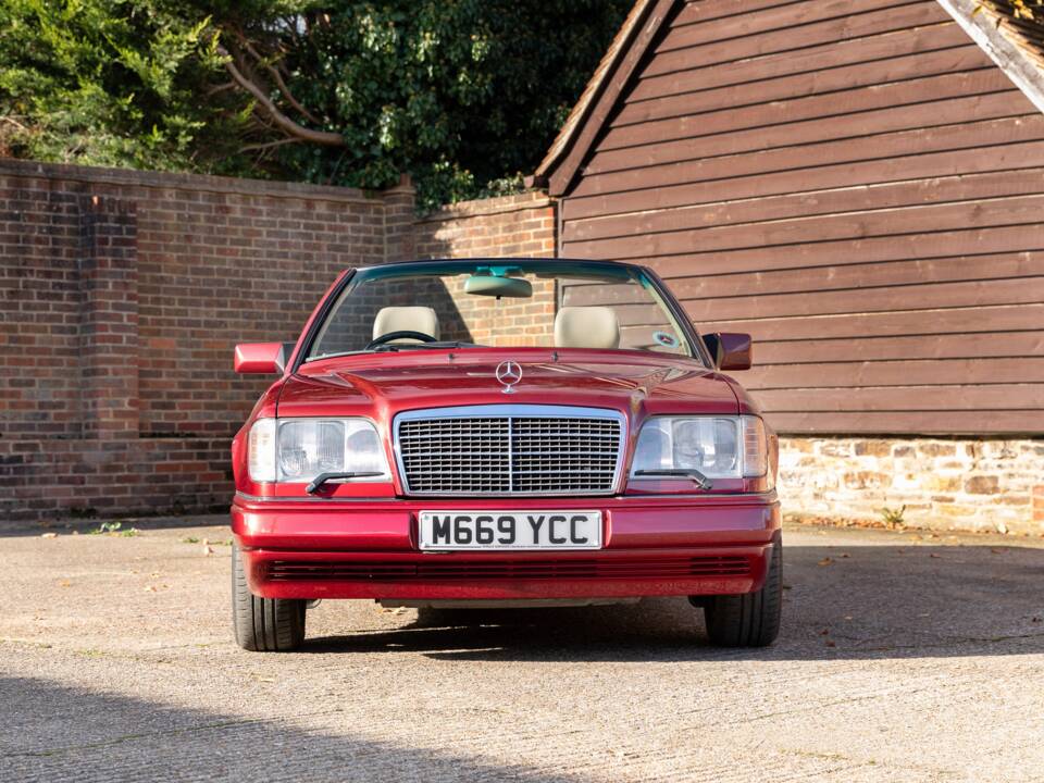 Bild 17/33 von Mercedes-Benz E 220 (1994)