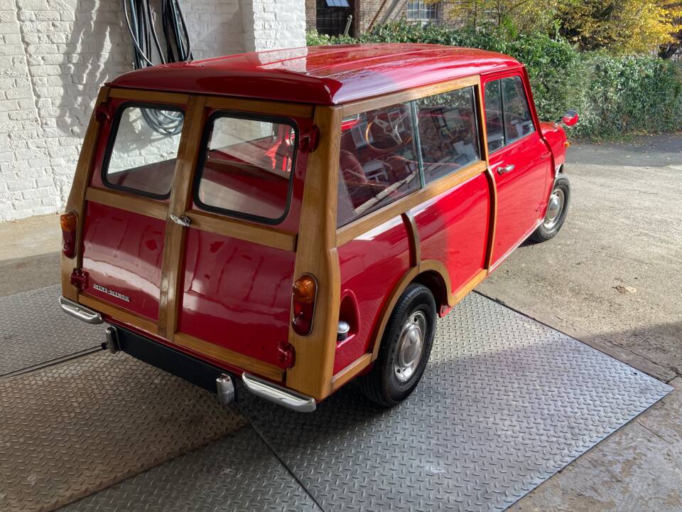 Image 14/24 of Morris Mini Traveller (1968)