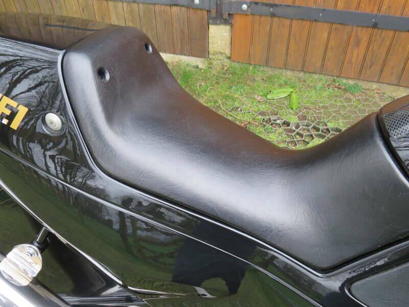 Image 18/44 of Norton F1 (1990)