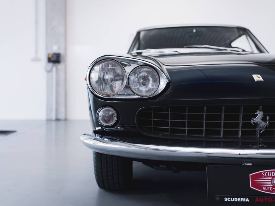 Image 22/100 of Ferrari 330 GT 2+2 (1965)