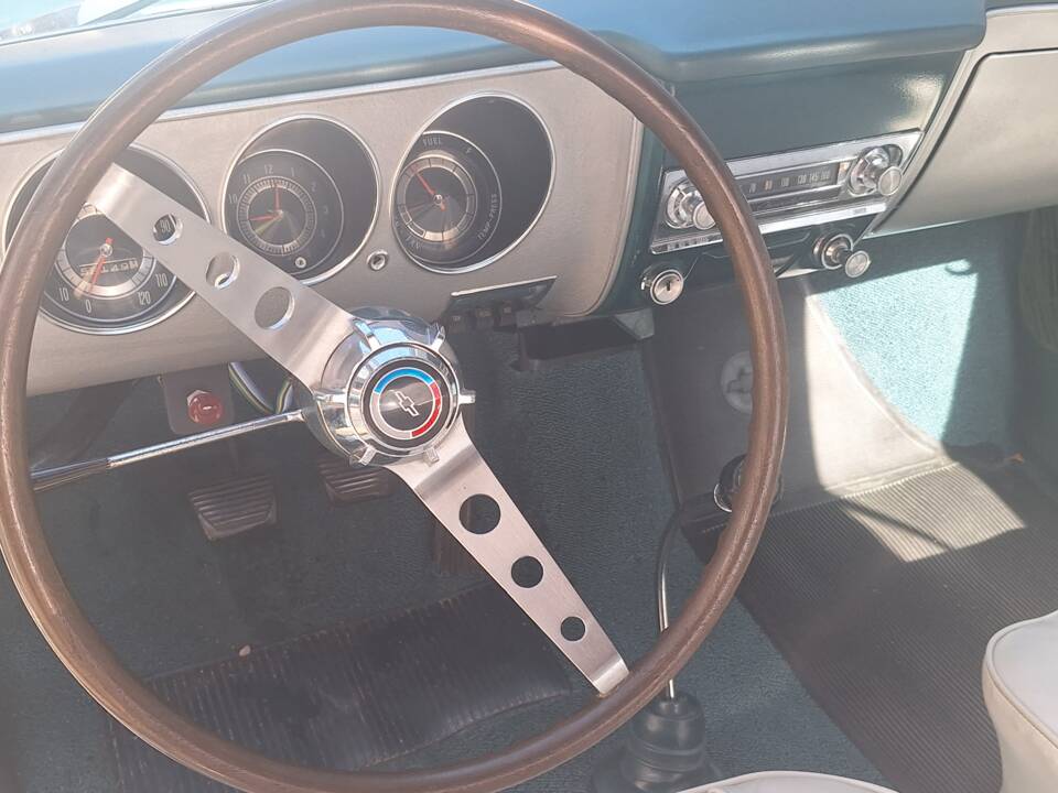 Image 13/18 de Chevrolet Corvair Monza Convertible (1965)