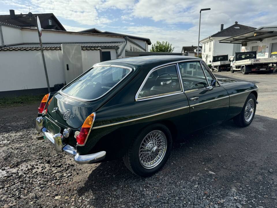 Immagine 6/50 di MG MGC GT (1969)