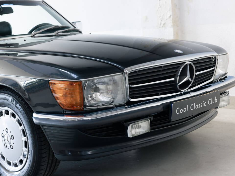 Image 21/30 of Mercedes-Benz 300 SL (1987)