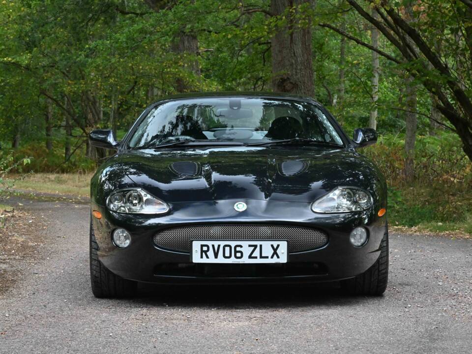 Image 6/50 of Jaguar XKR (2006)