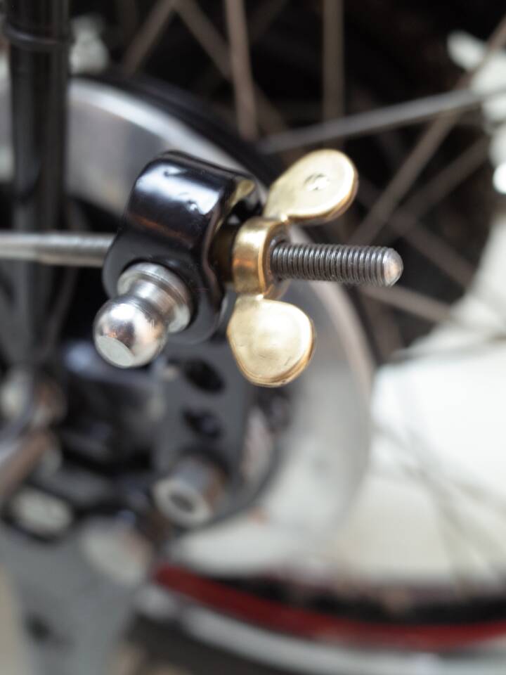 Image 28/30 of Vincent Rapide C (1951)