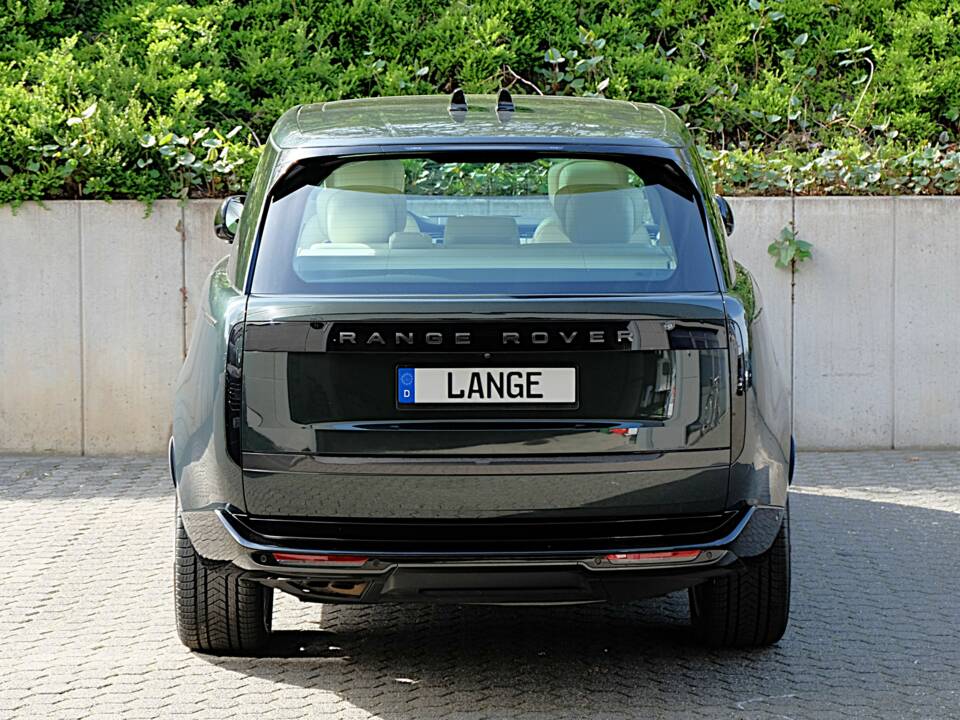 Image 2/61 of Land Rover Range Rover D350 (2025)