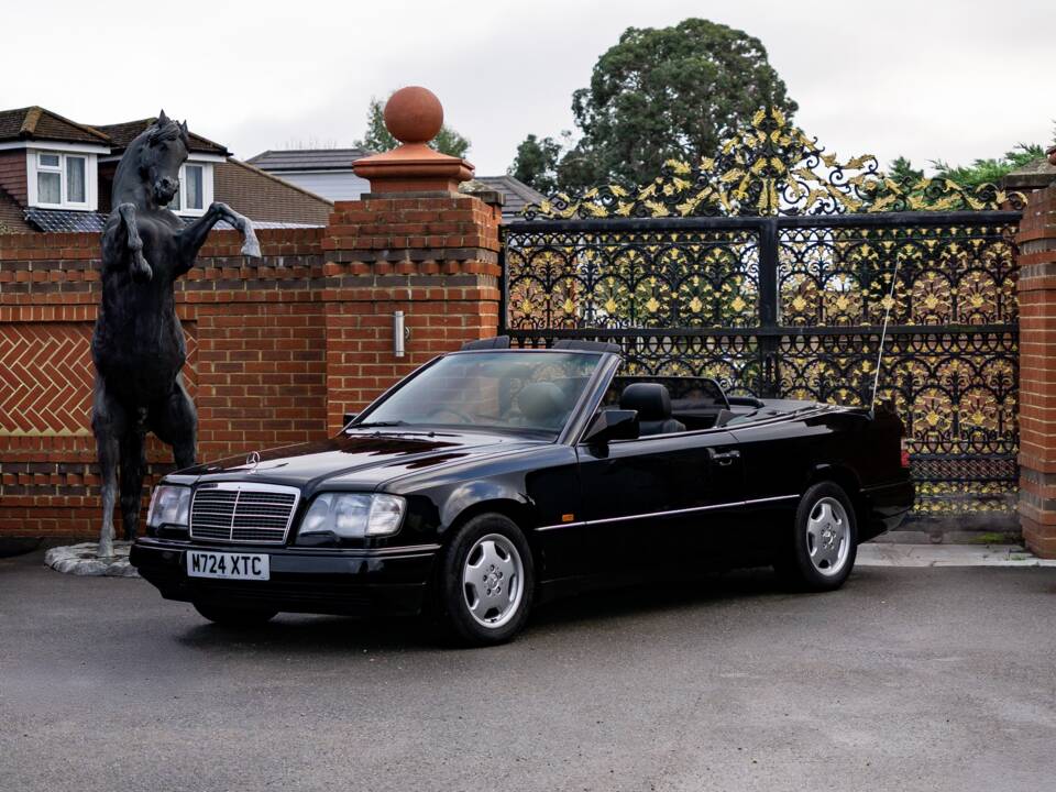 Bild 9/42 von Mercedes-Benz E 320 (1995)