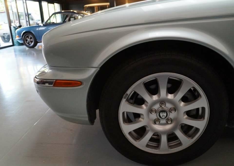 Image 46/50 of Jaguar XJ 8 4.2 (2004)