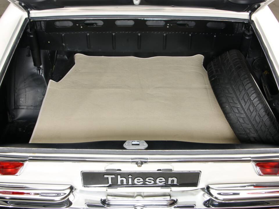 Image 24/27 of Mercedes-Benz 300 SE (1967)